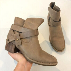 UGG Elora Tan Leather Buckle Almond Toe Bohemian Block Heel Ankle Booties 7